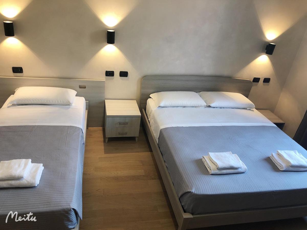 Romafullhouse Guesthouse Buitenkant foto